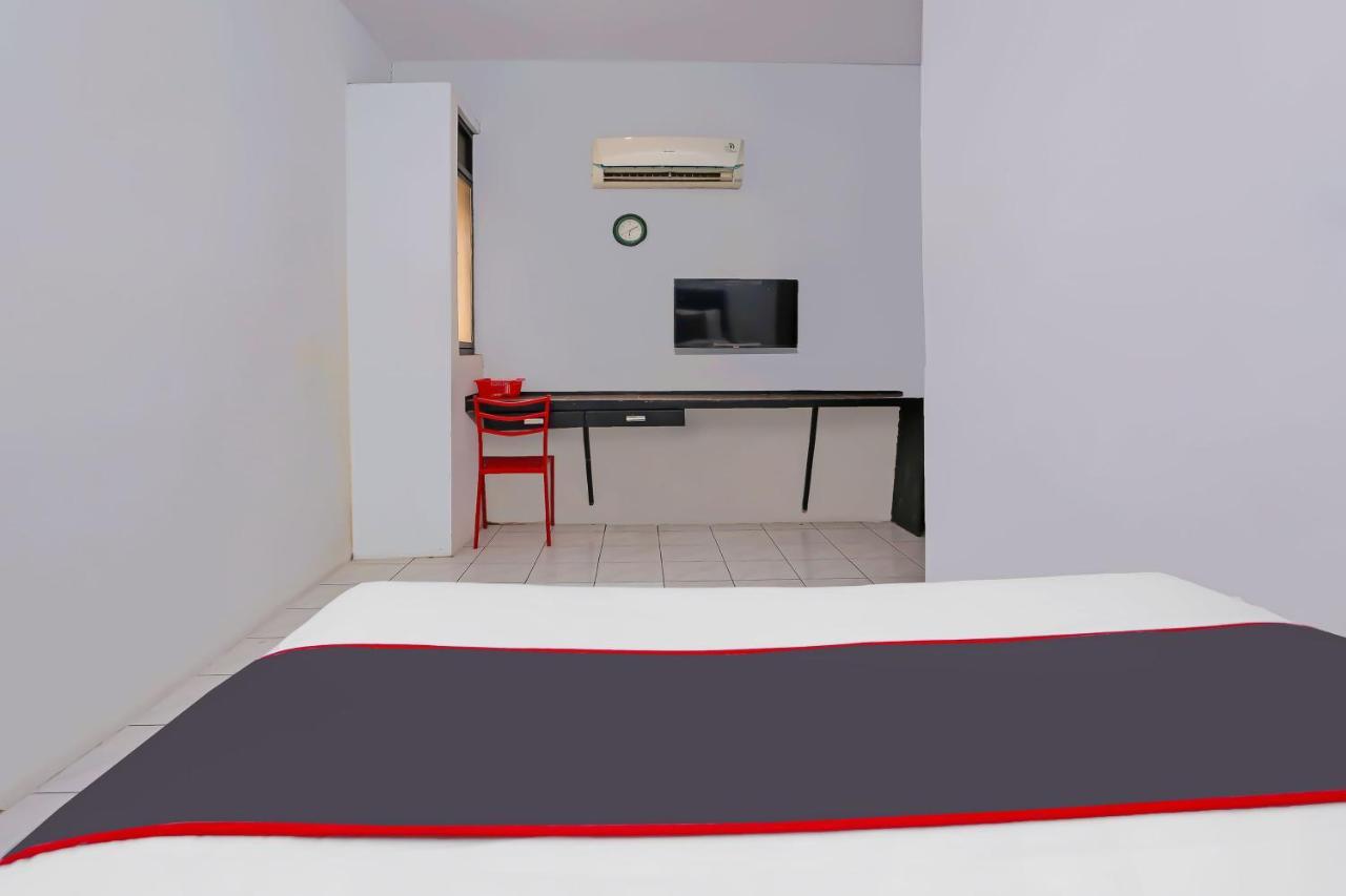 جاكرتا Collection O 92739 Hotel Pintu Besar المظهر الخارجي الصورة